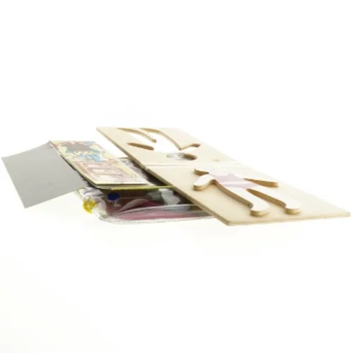 Dukketøj og tilbehørssæt fra Woodkins (str. Bræt 22,5 x 12,5 cm)