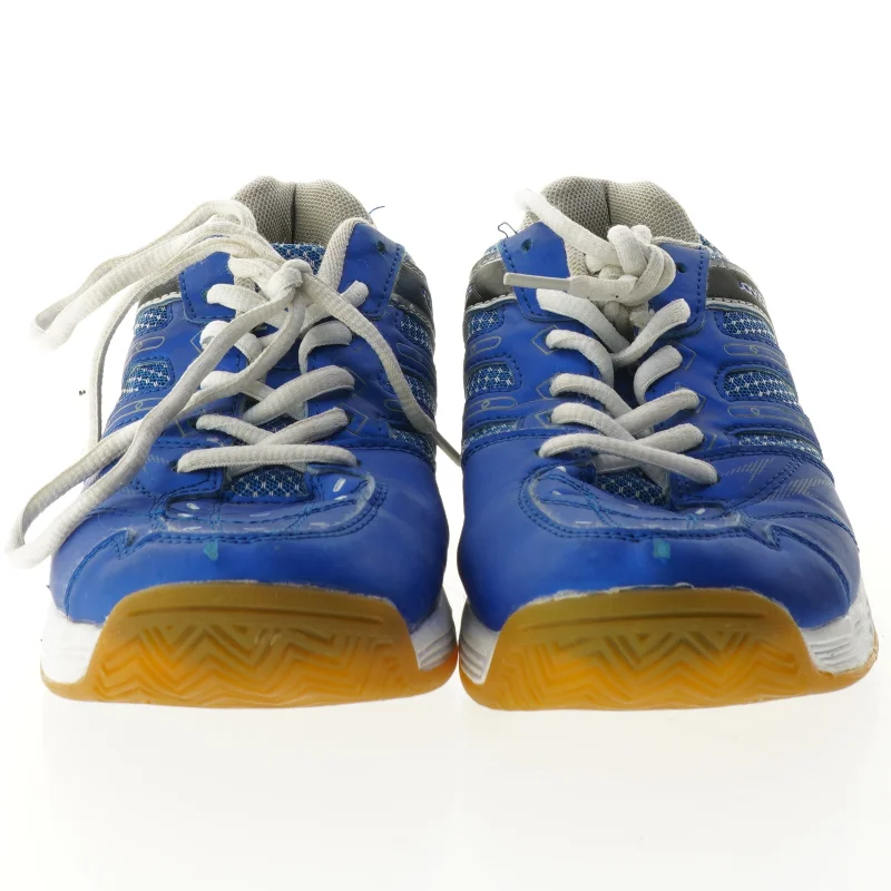 Sko fra Forza (str. 38)