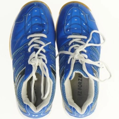 Sko fra Forza (str. 38)