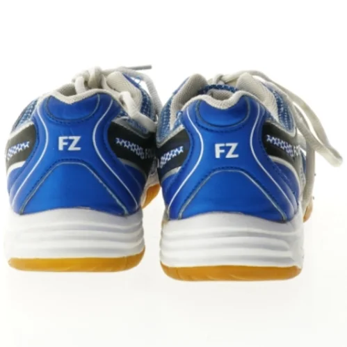 Sko fra Forza (str. 38)