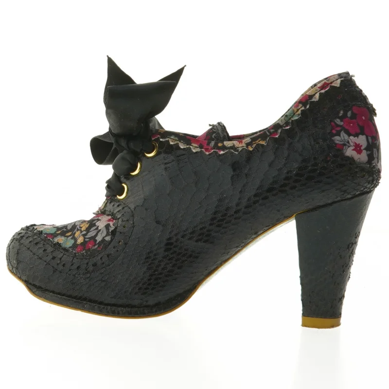Sort højhælet sko med blomster (str. 36 )