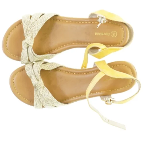 Gule kilehæl sandaler (str. 34)