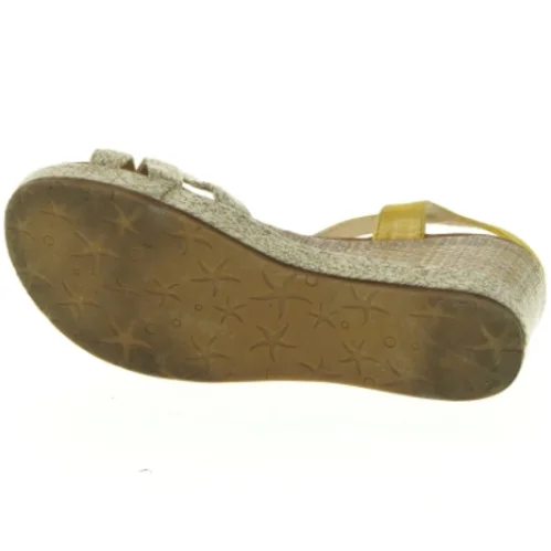 Gule kilehæl sandaler (str. 34)