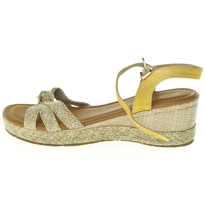 Gule kilehæl sandaler (str. 34)