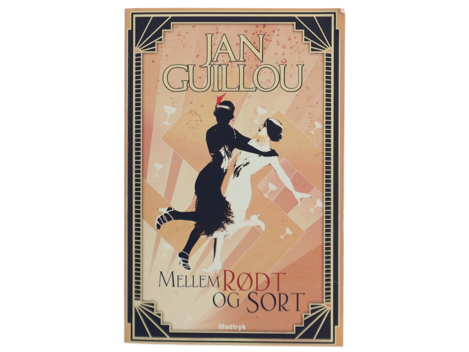 Mellem rødt og sort af Jan Guillou (Bog)