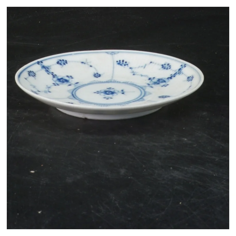 Porcelæns tallerken, mussel malet (str. Ø 13 cm)