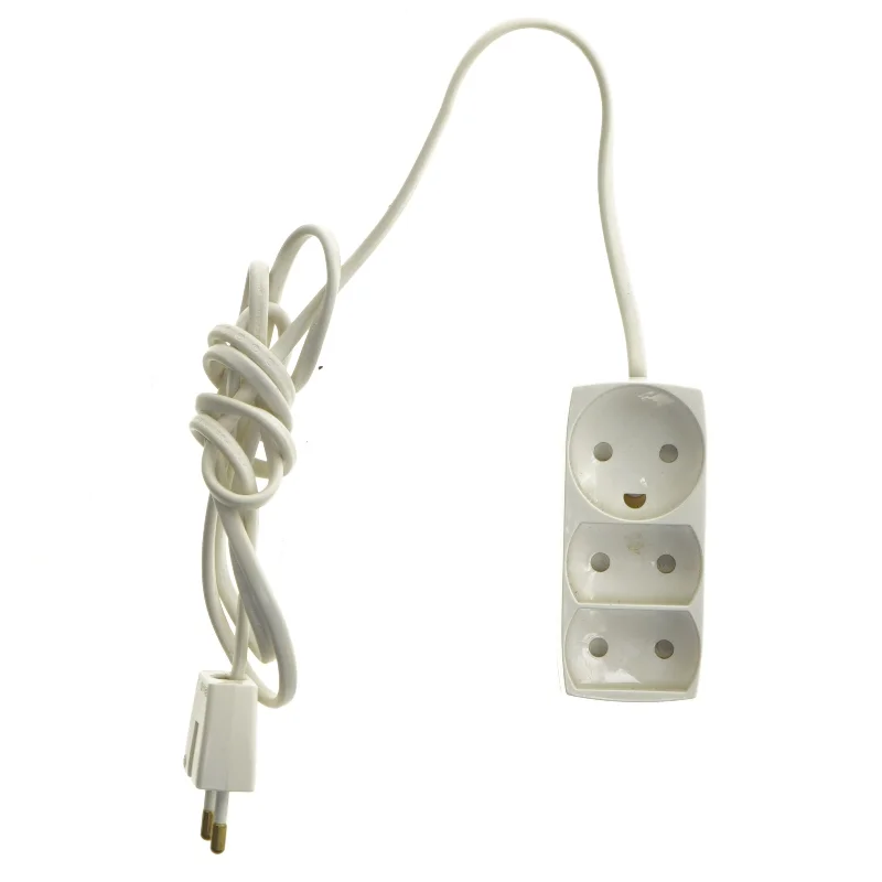 Hvid 3-dobbelt stikkontakt med ledning