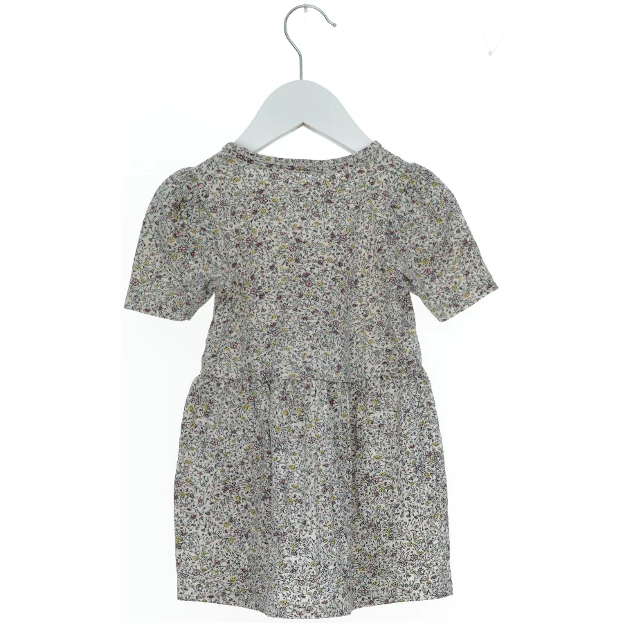 Blomstret kjole til børn fra Name It (str. 86)