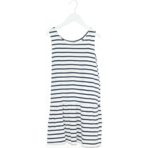 Stribet sommerkjole fra H&M (str. 140)