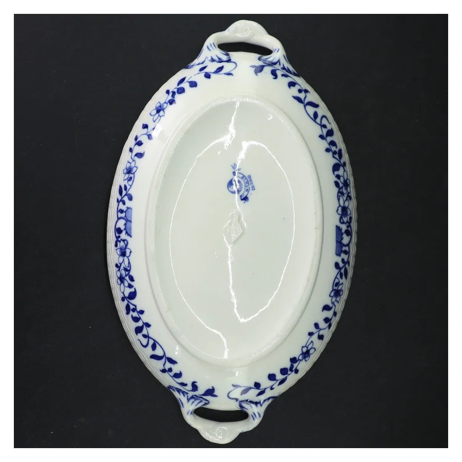 Oval porcelænsfad med låg (str. 26x17 cm)