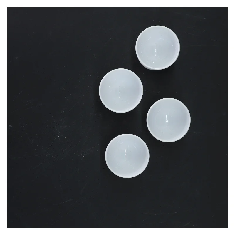 Sæt af æggebægre (str. 5x5 cm)