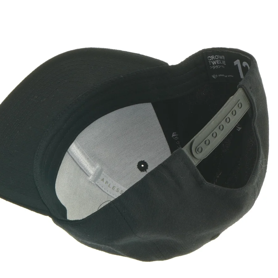 Sort snapback kasket (str. 12)