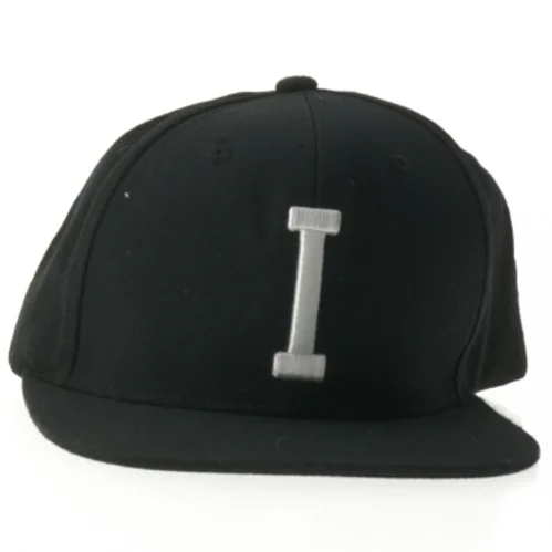 Sort snapback kasket (str. 12)