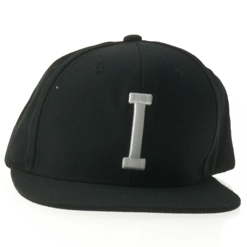 Sort snapback kasket (str. 12)