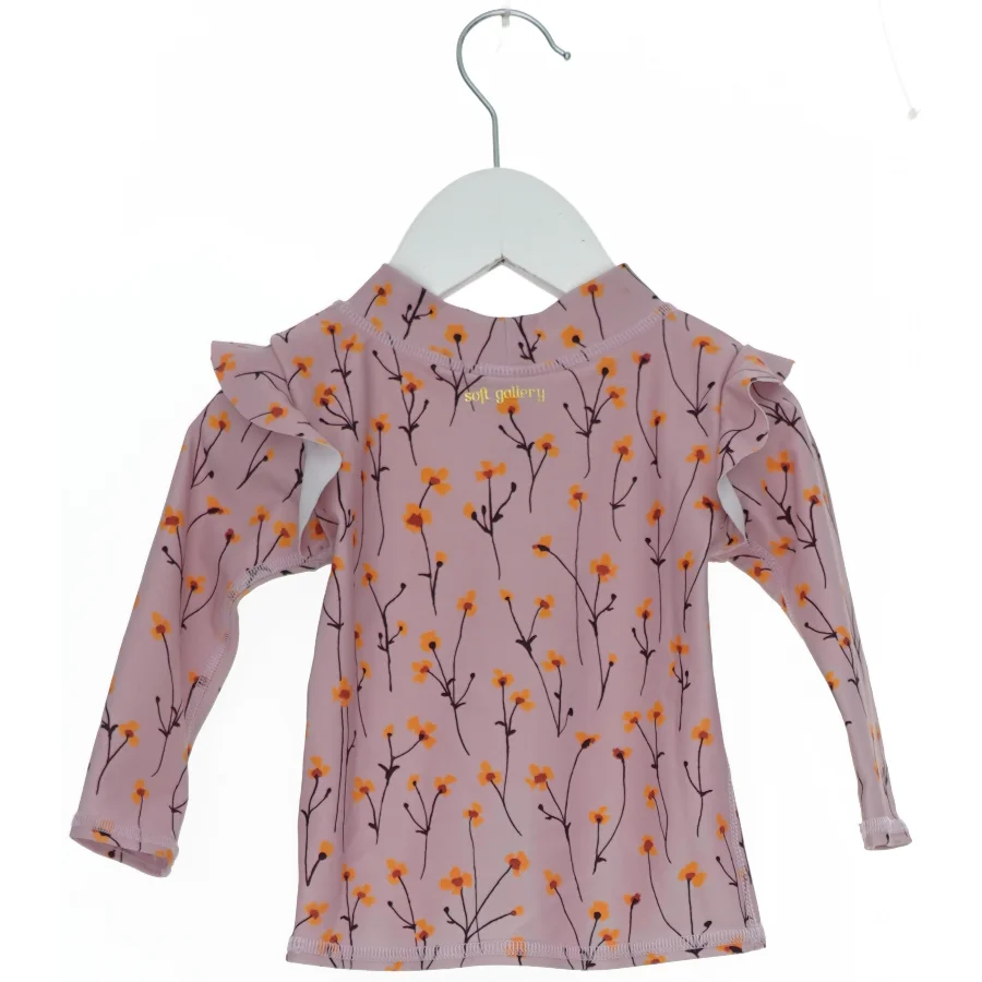 UV-bluse med blomsterprint fra Soft Gallery  (str. 68)