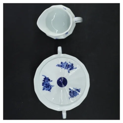 Porcelænssæt med låg fra Royal Copenhagen (str. Ø. 13 cm og ø. 8 cm)