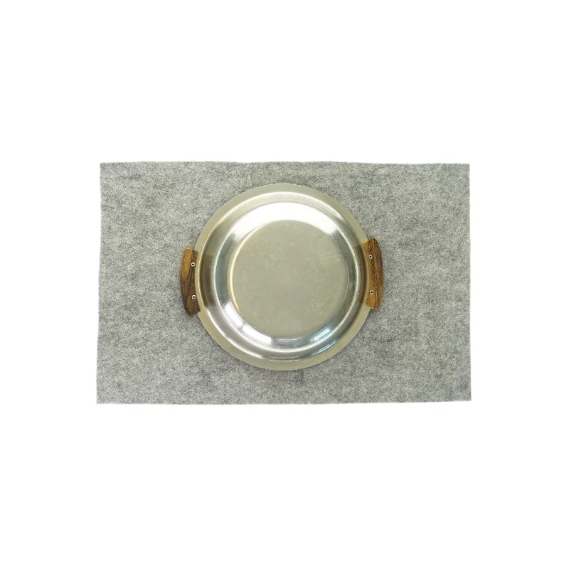 Skål med træhåndtag