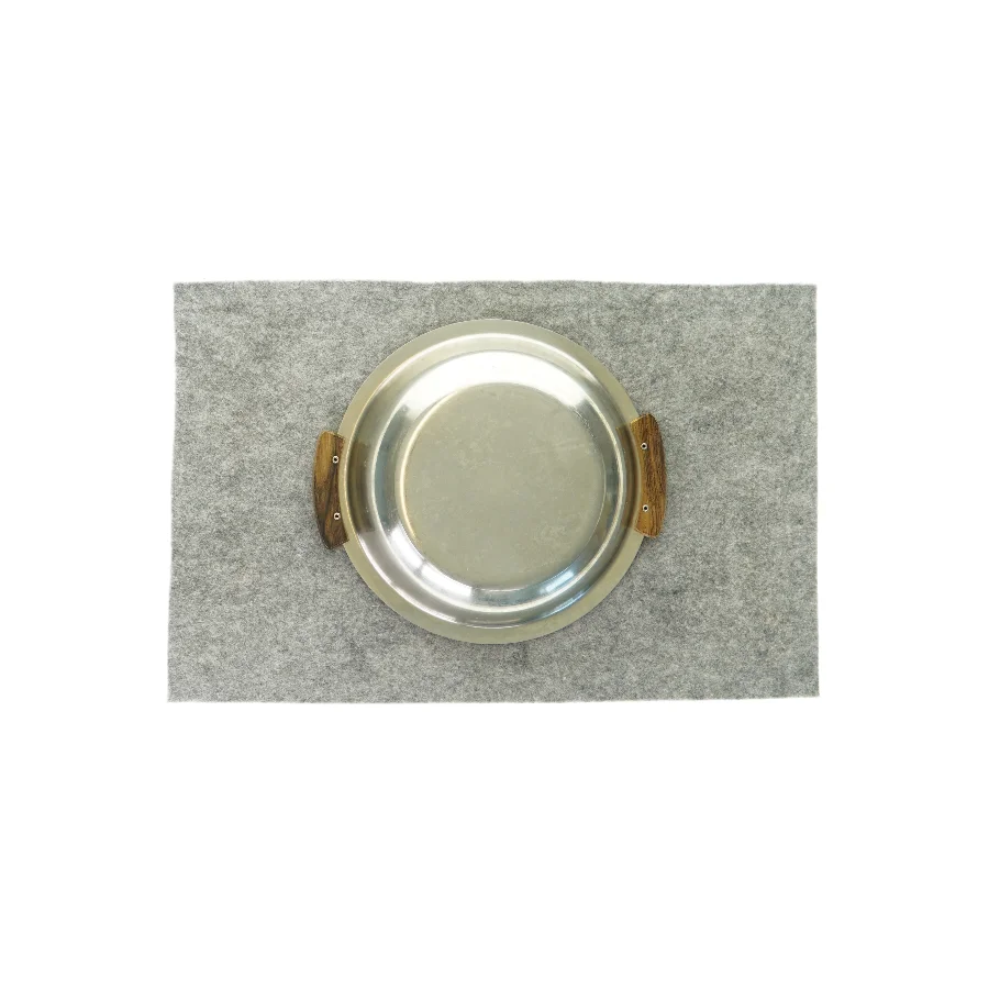 Skål med træhåndtag