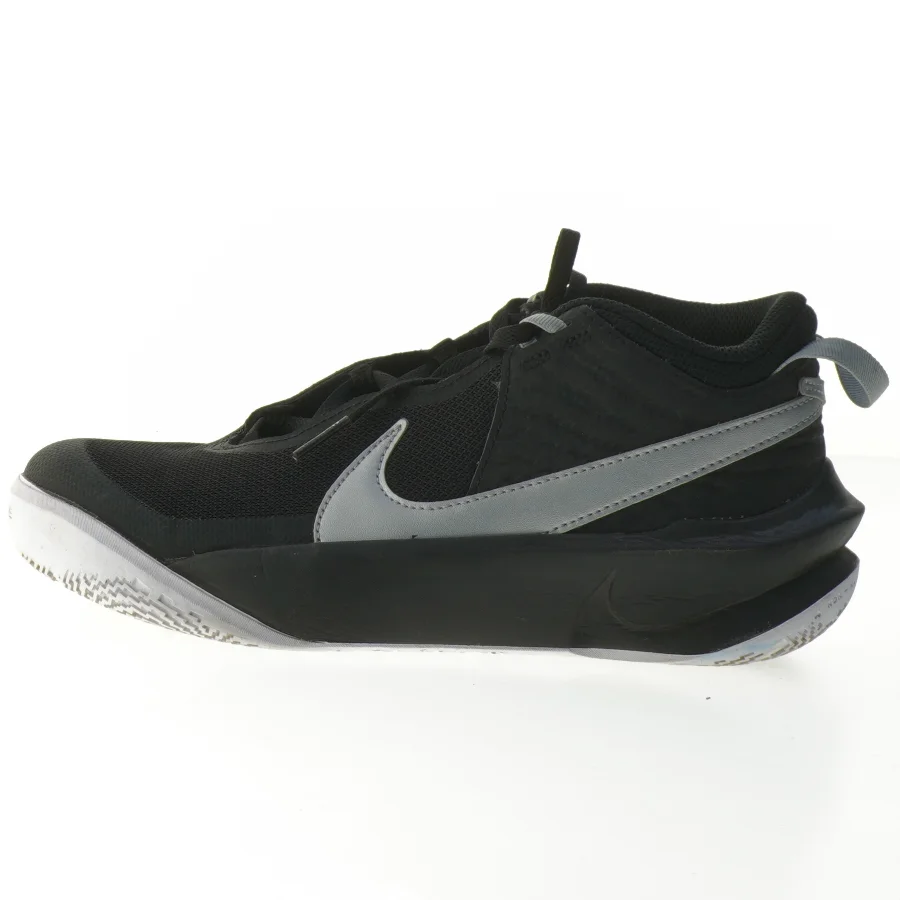 Nike basketballsko fra Nike
