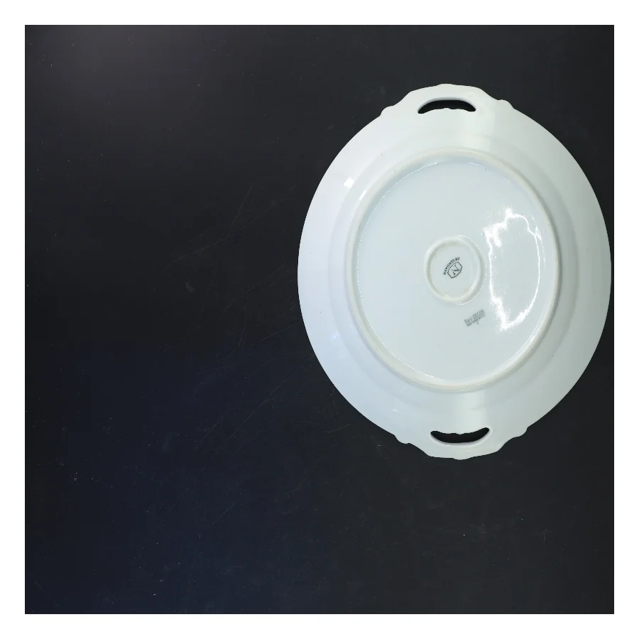 Pyntet porcelænsfad med blomstermotiv fra B&G (str. Ø 27 cm)