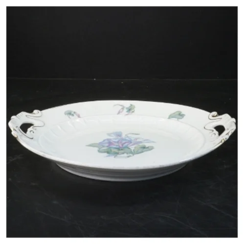 Pyntet porcelænsfad med blomstermotiv fra B&G (str. Ø 27 cm)