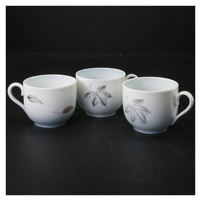 Porcelænskrus med blade design fra B&G (str. 7 cm i diameter)