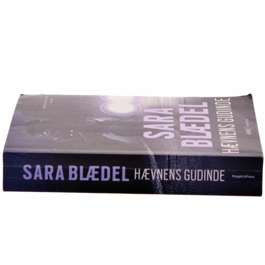 Hævnens gudinde : krimi af Sara Blædel (Bog)