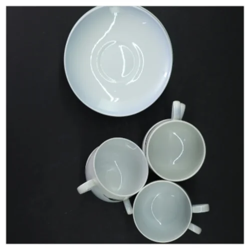 Porcelænskopper og tallerken fra B&G (str. Tallerkenen 14 cm i diameter. kro, 7 cm i diameter)