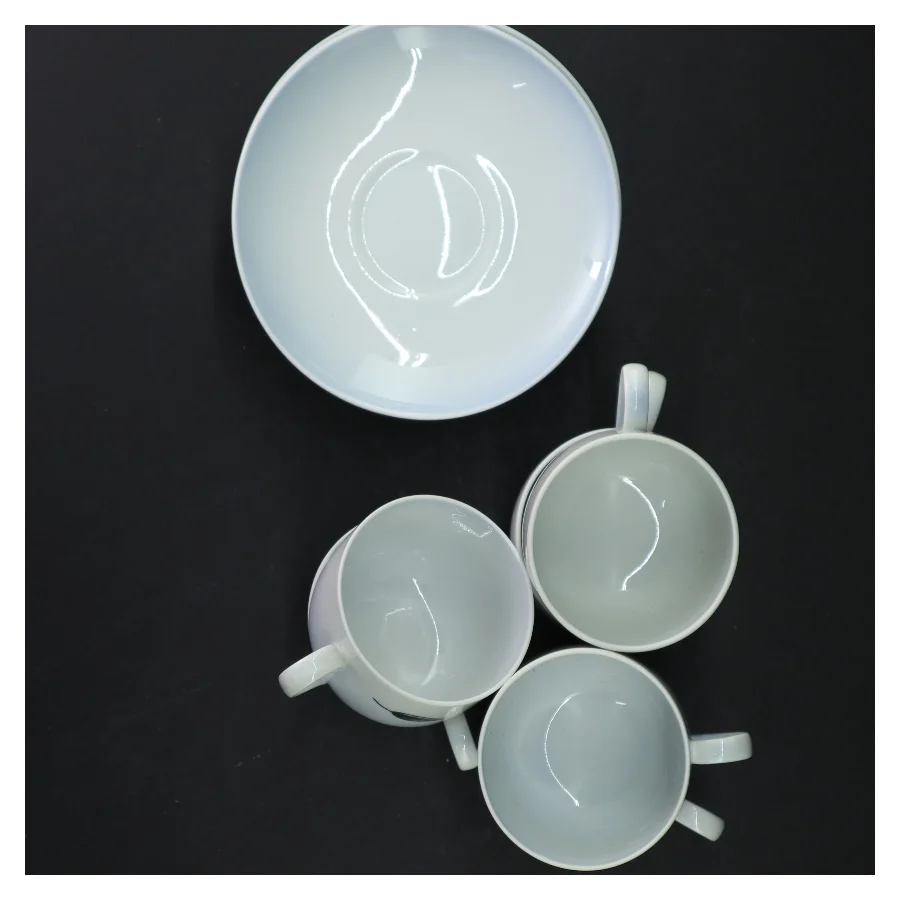 Porcelænskopper og tallerken fra B&G (str. Tallerkenen 14 cm i diameter. kro, 7 cm i diameter)