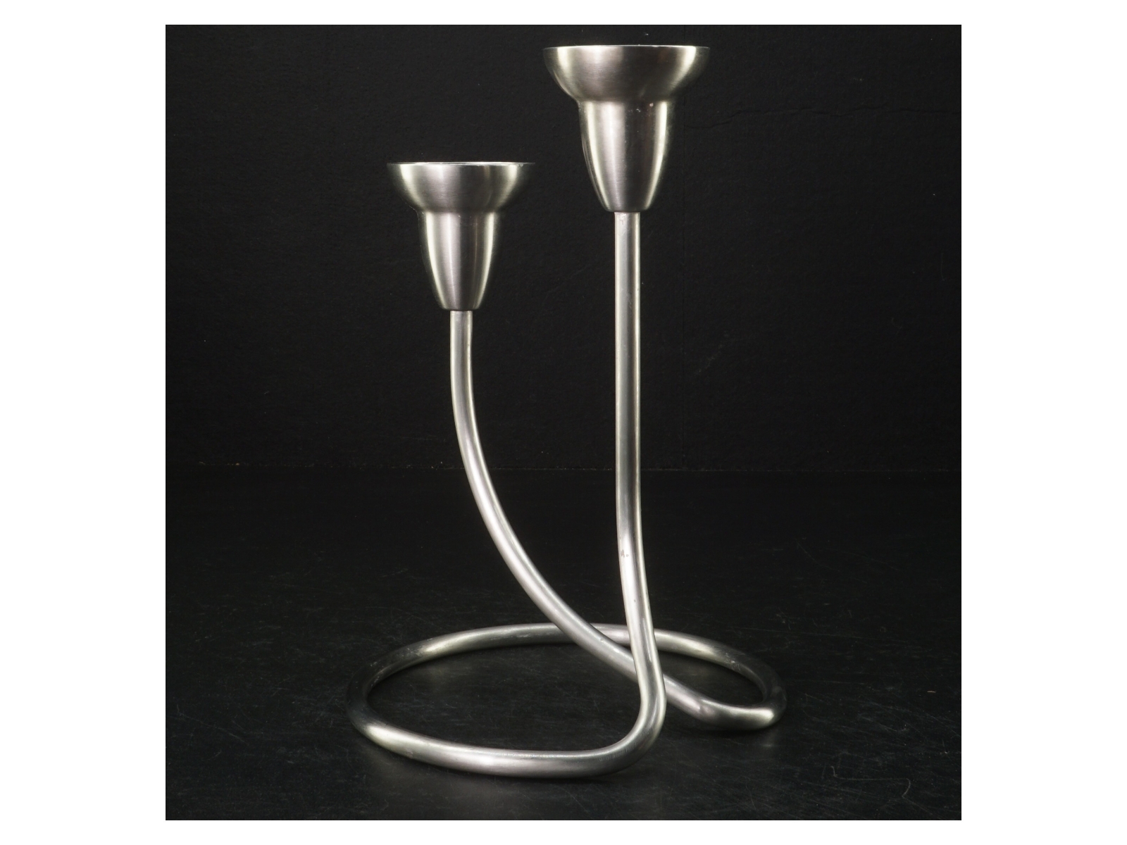 Lysestage i Metal (str. H. 22 cm. ø. 14,5 cm)