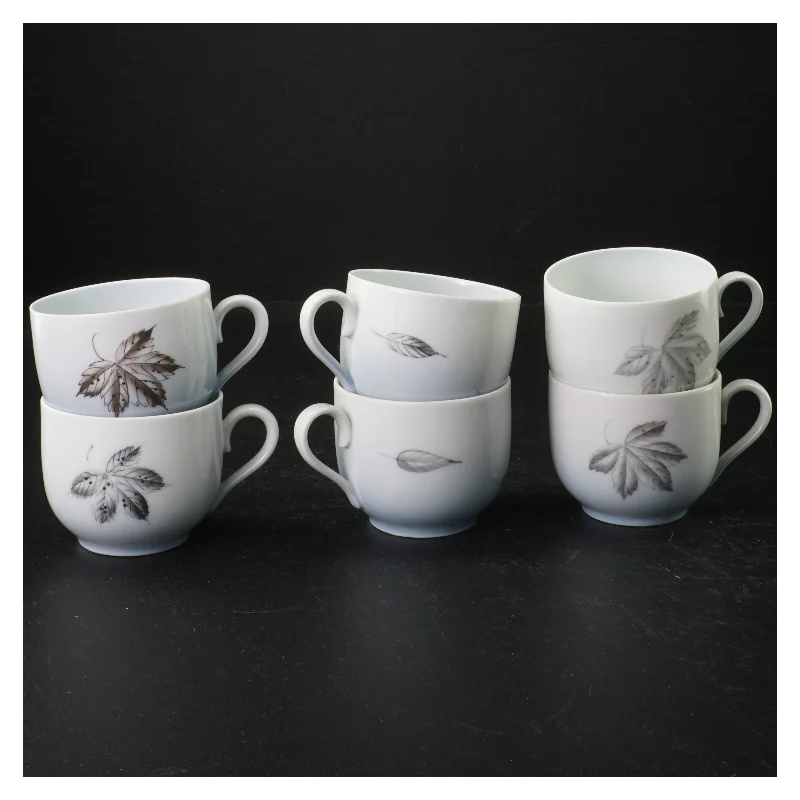 Kaffeservice i porcelæn med blade design fra B&G (str. Tallerkener 14 cm i diameter. krus, 7 cm i diameter)