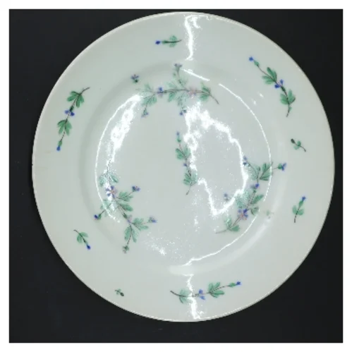 Dekorativ tallerken med blomsterdesign (str. Ø 23 cm)