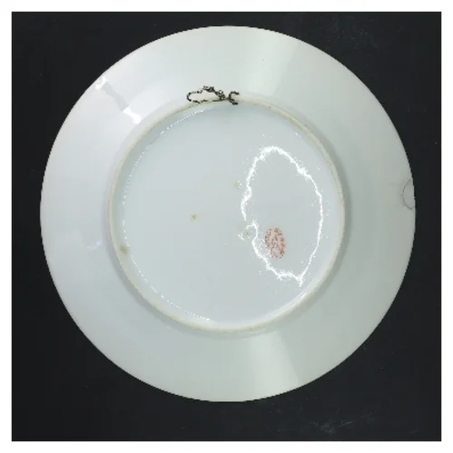 Dekorativ tallerken med blomsterdesign (str. Ø 23 cm)