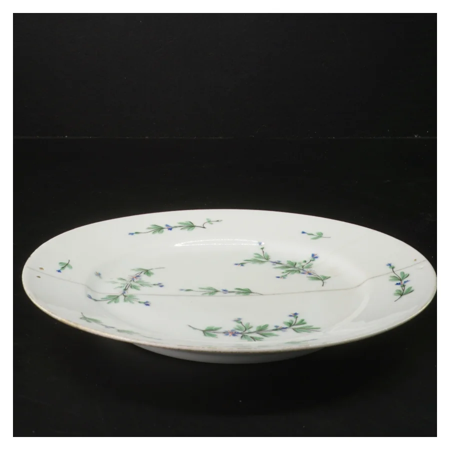 Porselænstallerken med blomstermønster (str. Ø 23 cm)