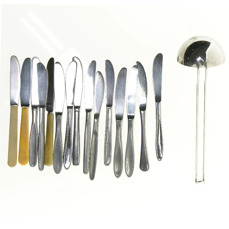 Suppeske og knive (str. 29 x 6 cm)