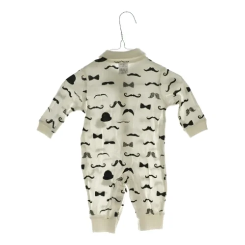 Heldragt med overskæg (str. ca. 62)