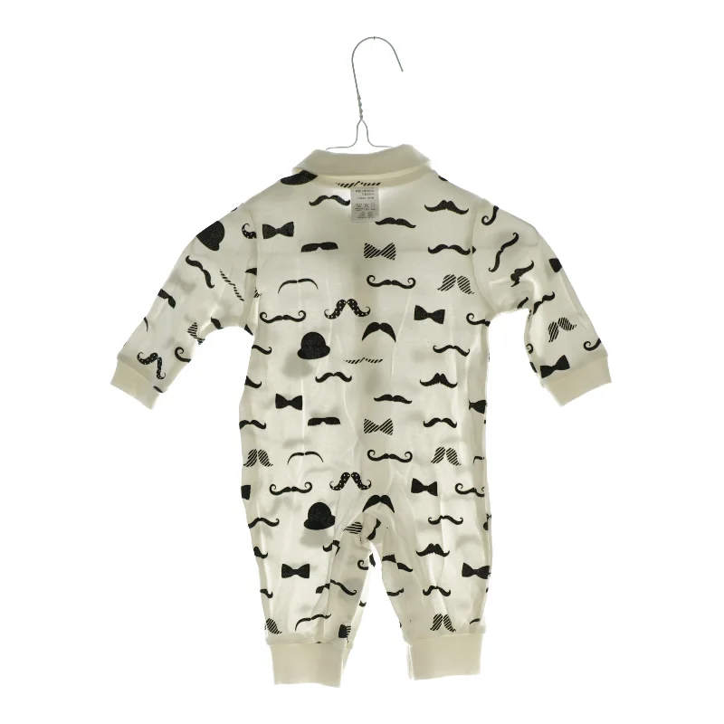 Heldragt med overskæg (str. ca. 62)