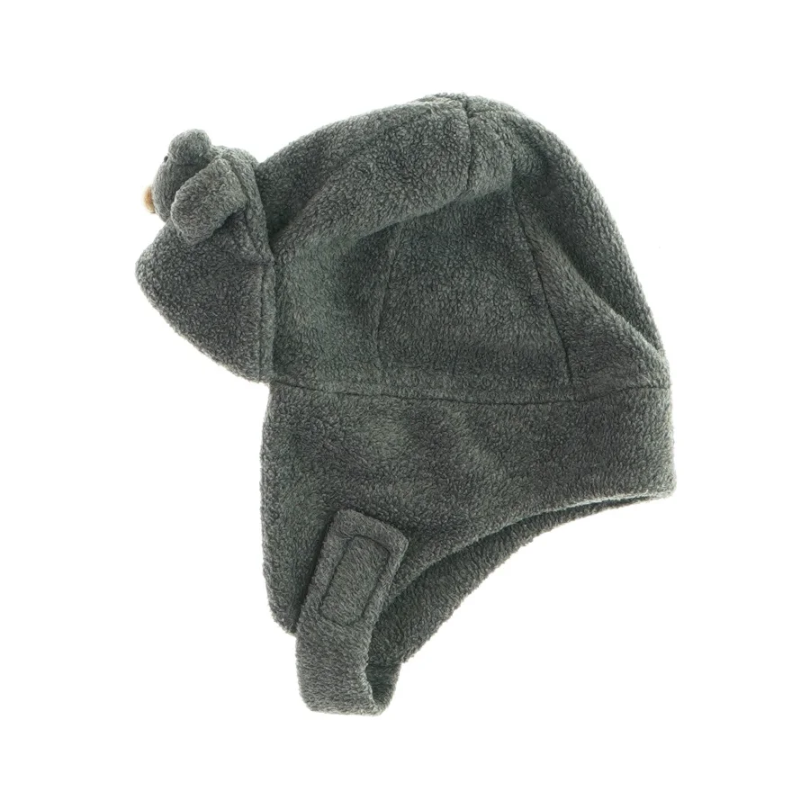 Hue med bamse på forsiden (str. 48-50)
