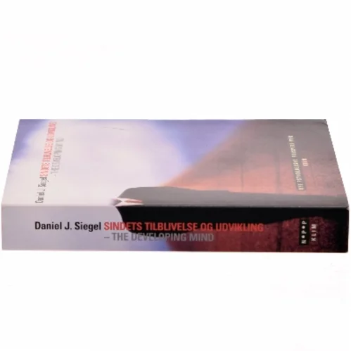 Sindets tilblivelse og udvikling – The Developing Mind af Daniel J. Siegel (Bog)