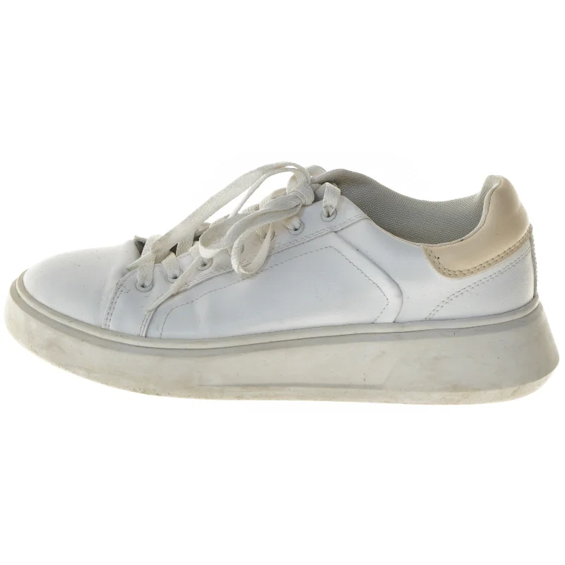 Hvide sneakers fra Stradivarius (str. 41 )