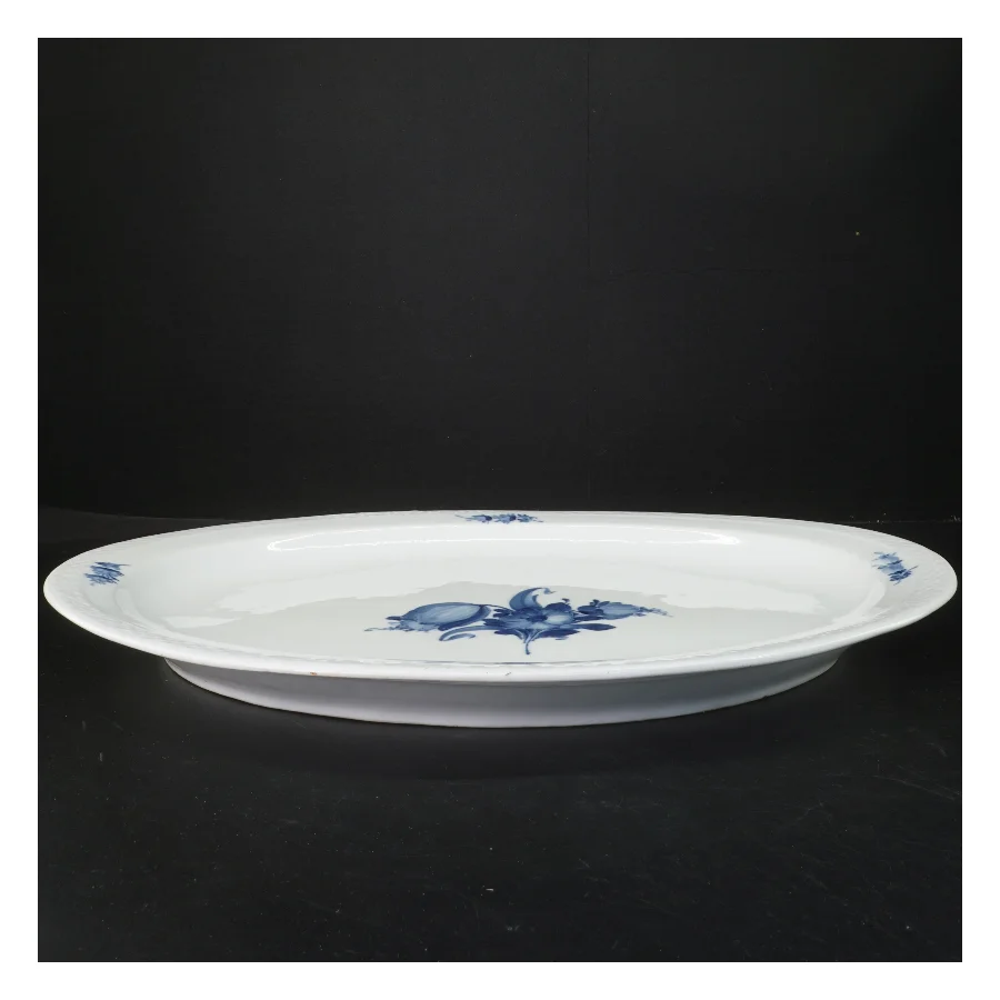 Porcelænsfad med blå blomst fra Royal Copenhagen (str. 38x49 cm)