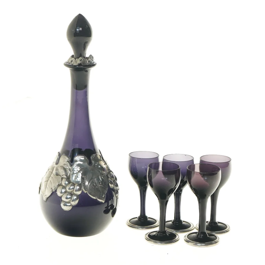 Glas karaffel med fem glas fra Arendal Kandestøber (str. 27 og 9 cm)