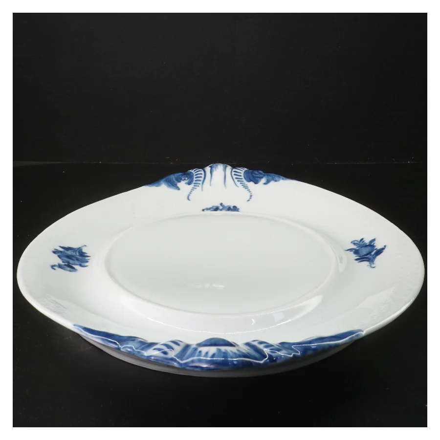 Porcelænsfad med blå blomst fra Royal Copenhagen (str. 46x28,5 cm)