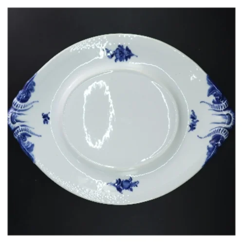 Porcelænsfad med blå blomst fra Royal Copenhagen (str. 46x28,5 cm)