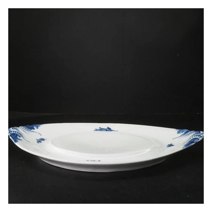 Porcelænsfad med blå blomst fra Royal Copenhagen (str. 46x28,5 cm)