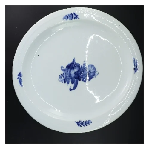 Porcelænsfad med blå blomst fra Royal Copenhagen (str. 49x37,5 cm)