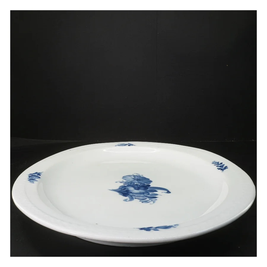 Porcelænsfad med blå blomst fra Royal Copenhagen (str. 49x37,5 cm)