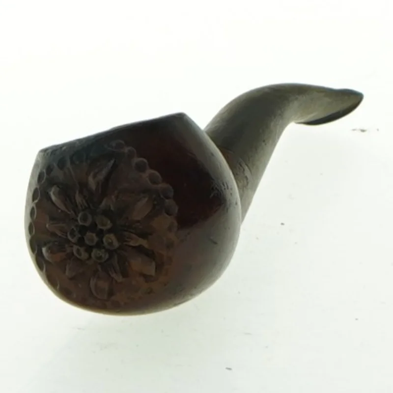 Gravet træpibe (str. 14 cm)