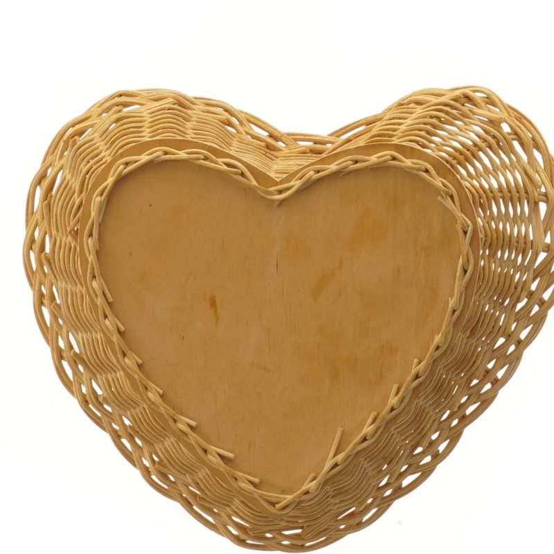 Hjerteformet flettekurv (str. Ø 22x7 cm)