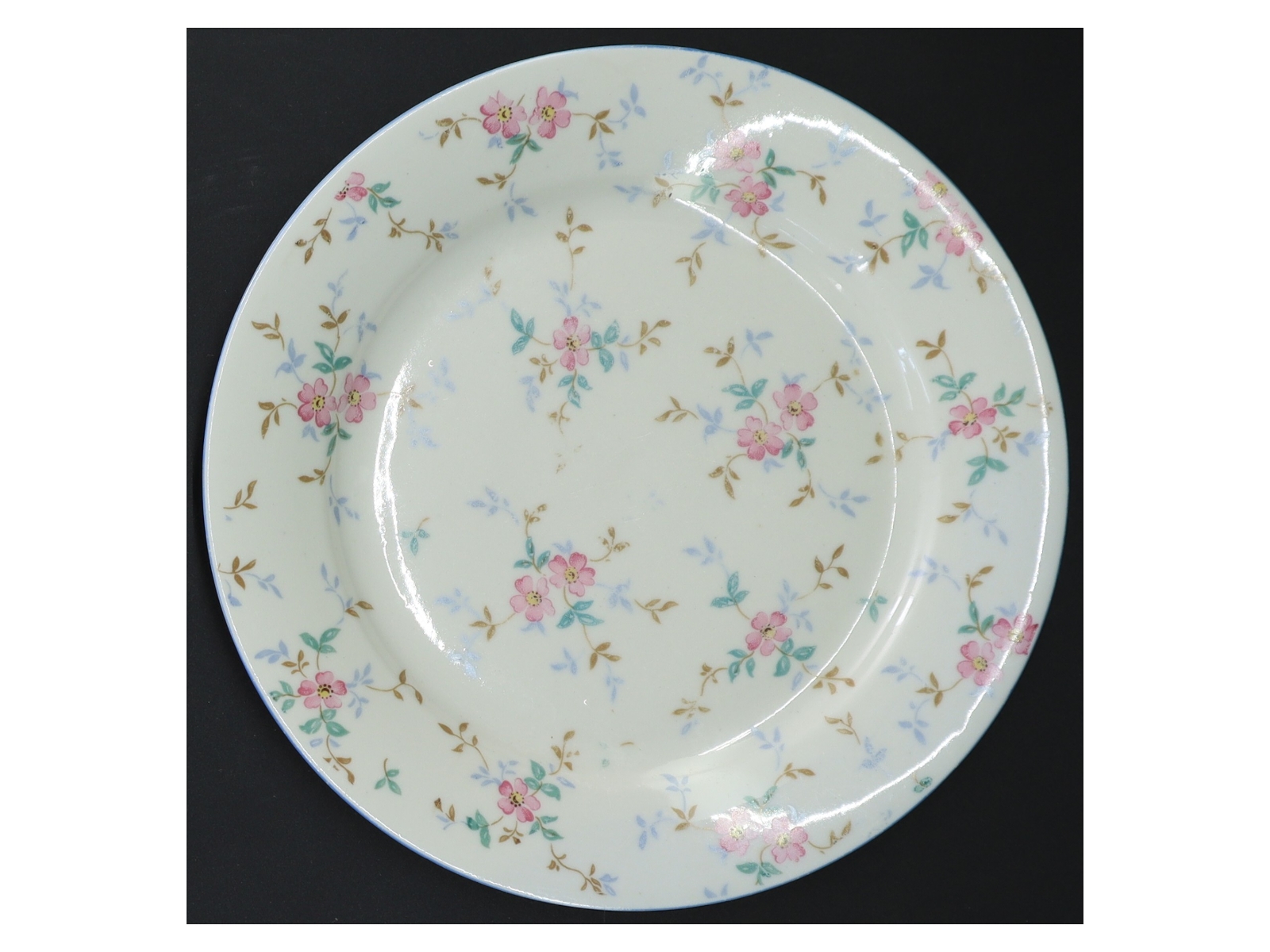 Porcelænstallerken eller fad med blomstermønster (str. Ø 20 cm)
